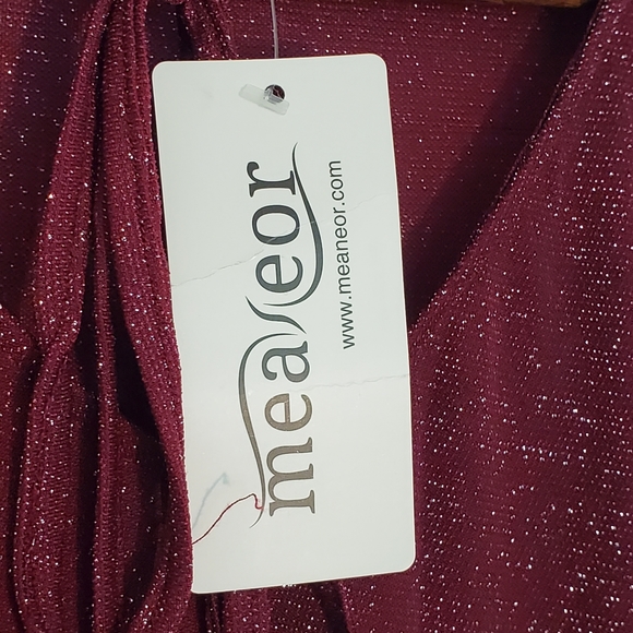 NWT Shimmery Burgundy Cold Shoulder Flowy Knee Length Dress Size XXL - Picture 6 of 6